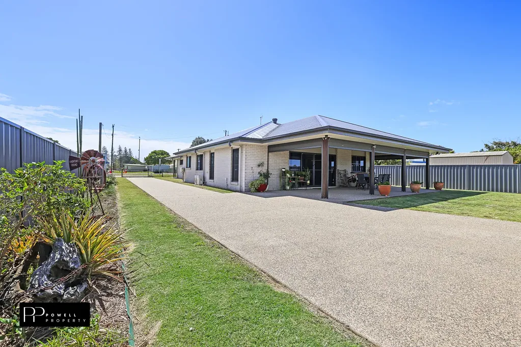 Burnett Heads 3房  Near-New Quality Home, Massive Shed & 1,081m² of Coastal Lifestyle Living