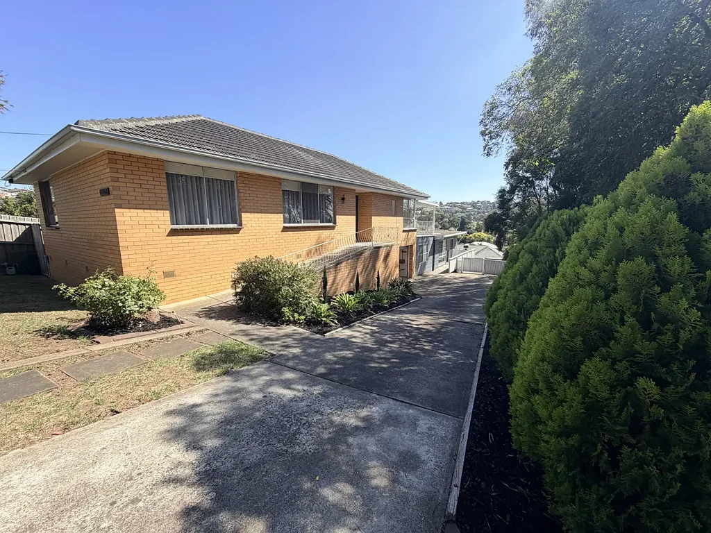 Dual Living with Spectacular Views in the Heart of Highton