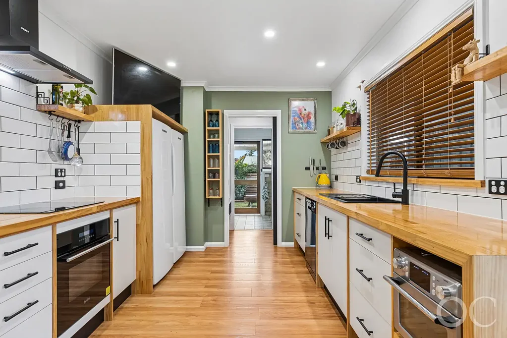 Victor Harbor 4 Bedroom Open the Door to Coastal Living