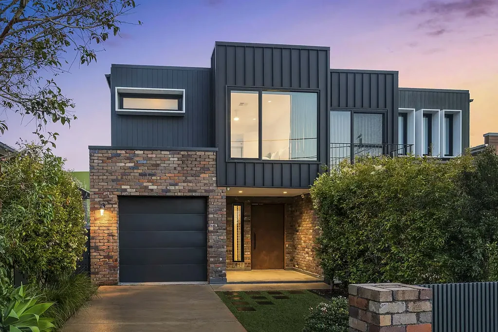 Caringbah South 4房 精致设计，轻松家庭生活 Sophisticated Design, Effortless Family Living