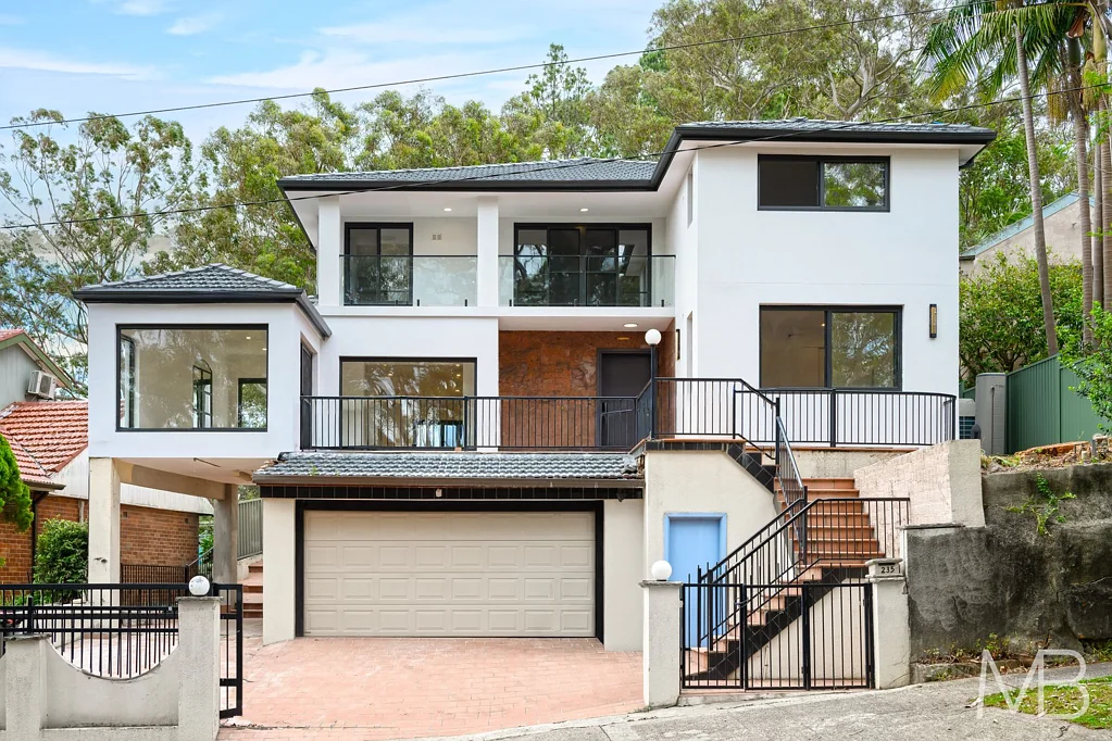 Elegant Family Home Close To National Park