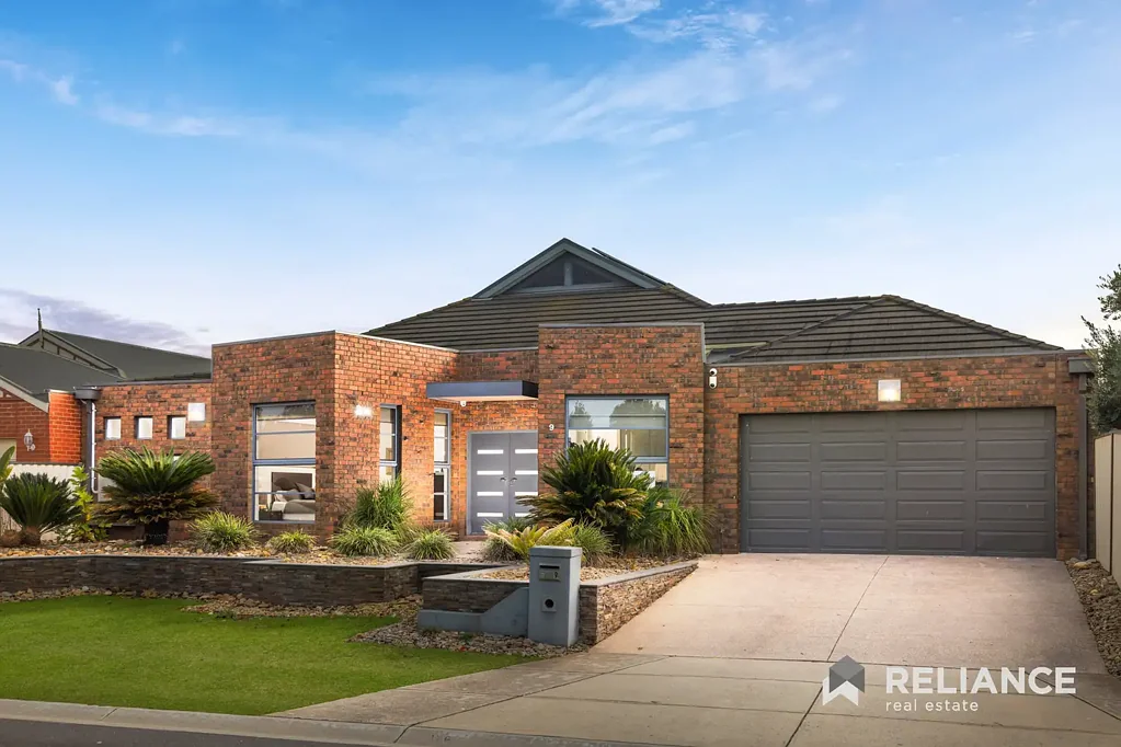 Tarneit 4ห้องนอน First Time Ever Offered – A Landmark Family Residence on a Grand Scale