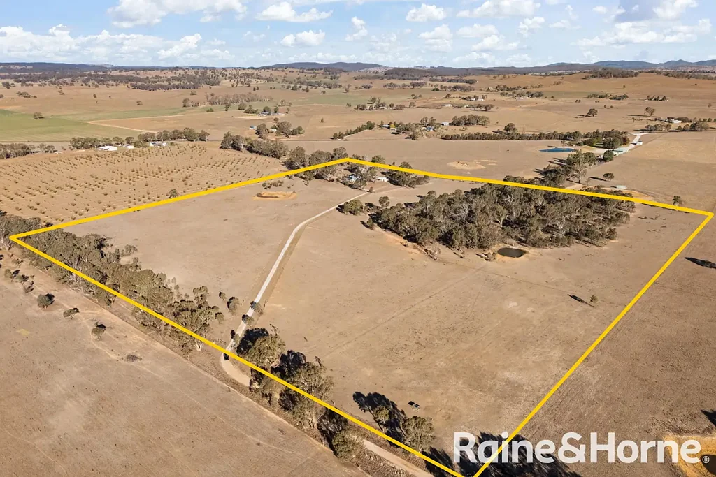 Mudgee 4房  COUNTRY LIVING WITH SPACE, PRIVACY & ENDLESS POSSIBILITY