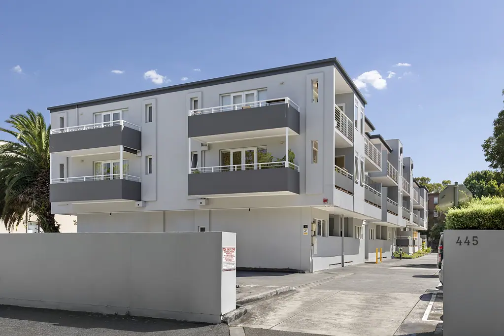 Parkville 1 Bedroom Top floor apartment offers large balcony, perfect lifestyle locale