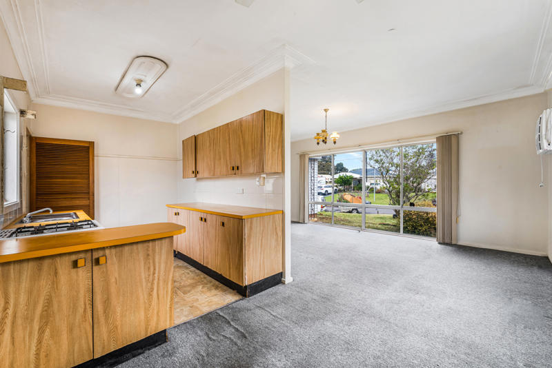 8 CUMMINGS CR, LANSVALE NSW 2166, 0部屋, 0バスルーム, House