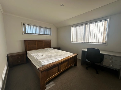 Large 5 Bedroom House in the heart of Millwater