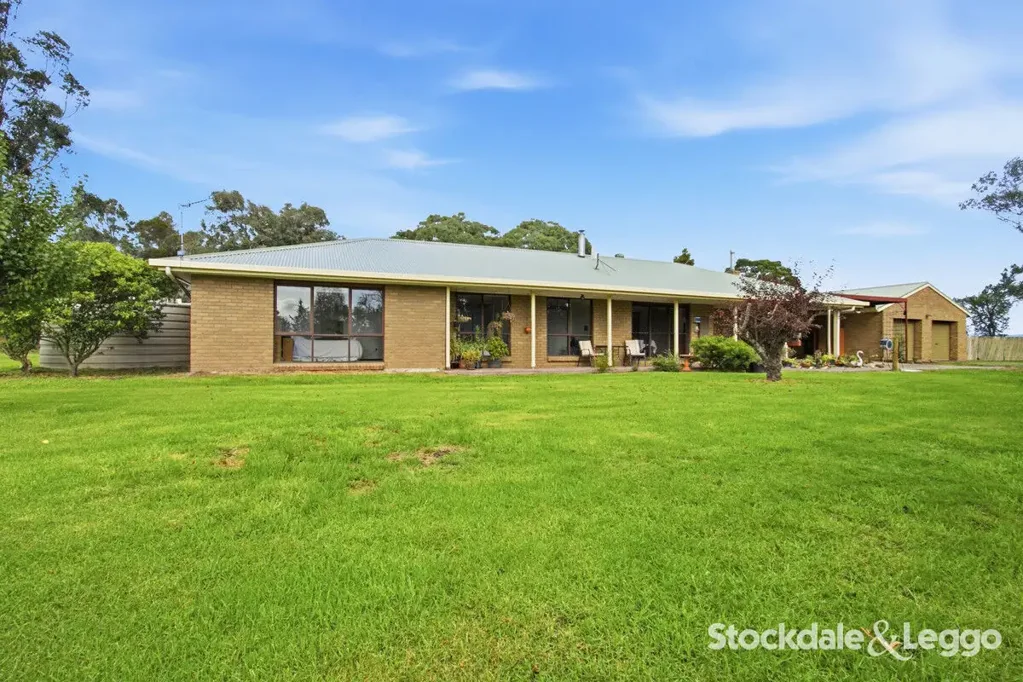 Yinnar 4 Slaapkamer Peaceful Acreage Living with Exceptional Workshop Space – 5 Acres of Lifestyle Opportunity