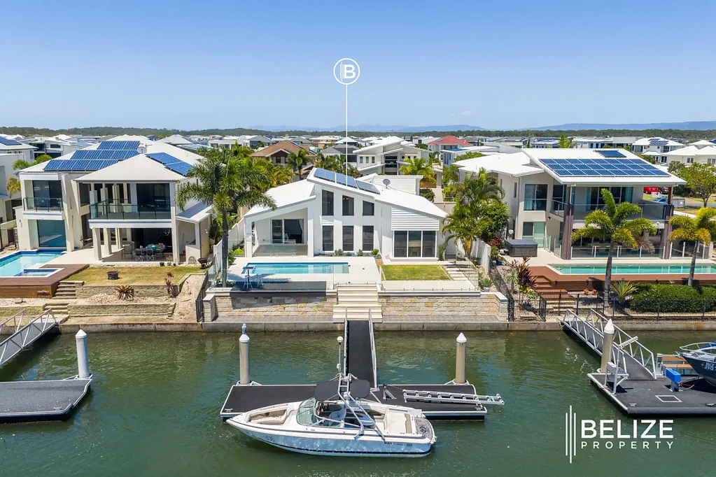Jacobs Well 4 Slaapkamer Architectural North-Facing Waterfront Luxury in Calypso Bay