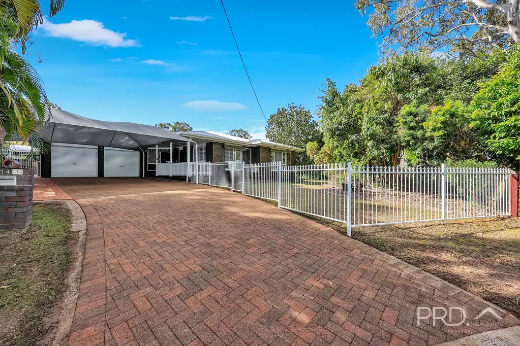 Point Vernon 3房  RENOVATED WHEELCHAIR ACCESSIBLE BATHROOM - BIG BRICK HOME  - 1056 m2 - 6m x 10m SHED WITH POWER - QUIET CUL DE SAC - AROUND 500 METRES TO GATAKERS BAY