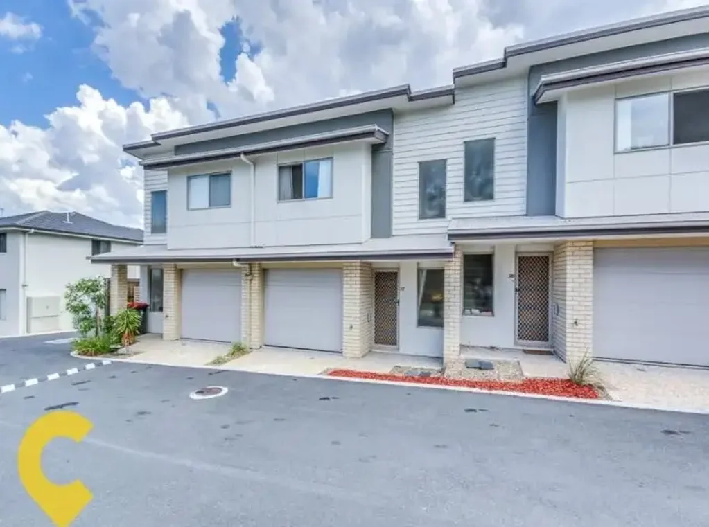 Spacious Townhouse in Quiet Complex