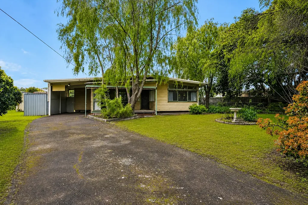 Capel Sound 3房 翻新、拆除重建，或重新开发并繁荣发展 RENOVATE, KNOCK IT DOWN, OR REDEVELOP AND PROSPER