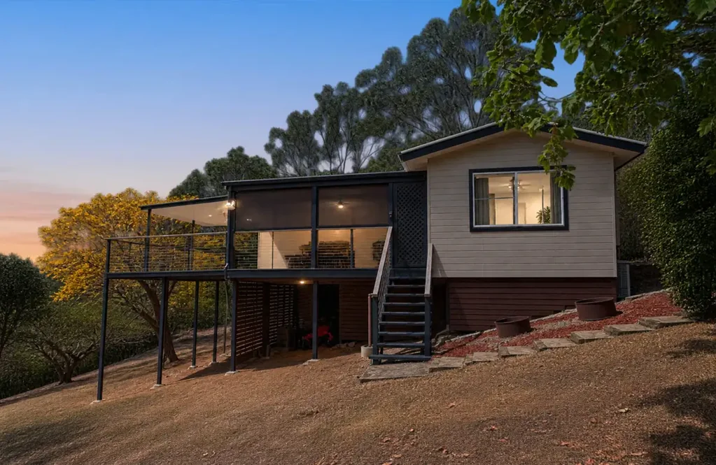 Summerholm 3બેડરૂમ Renovated Agreage Retreat with Huge Deck, Views & Powered Shed