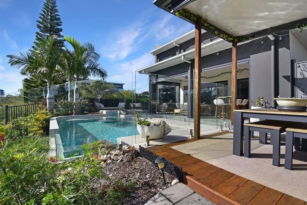 Waterfront Luxury Home in Birtinya!