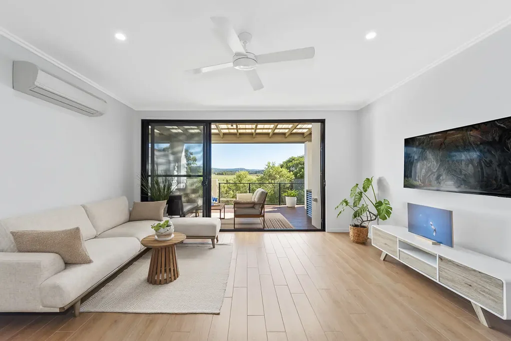 Robina 3Kwarto Wake up overlooking Greenheart Parklands.