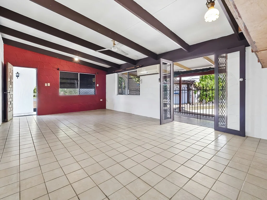 20 Carolyn Close, Yorkeys Knob, QLD 4878