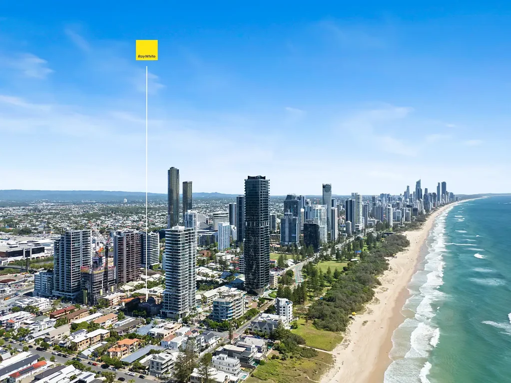 Mermaid Beach 2房  RENOVATED COASTAL RETREAT IN THE HEART OF MERMAID BEACH