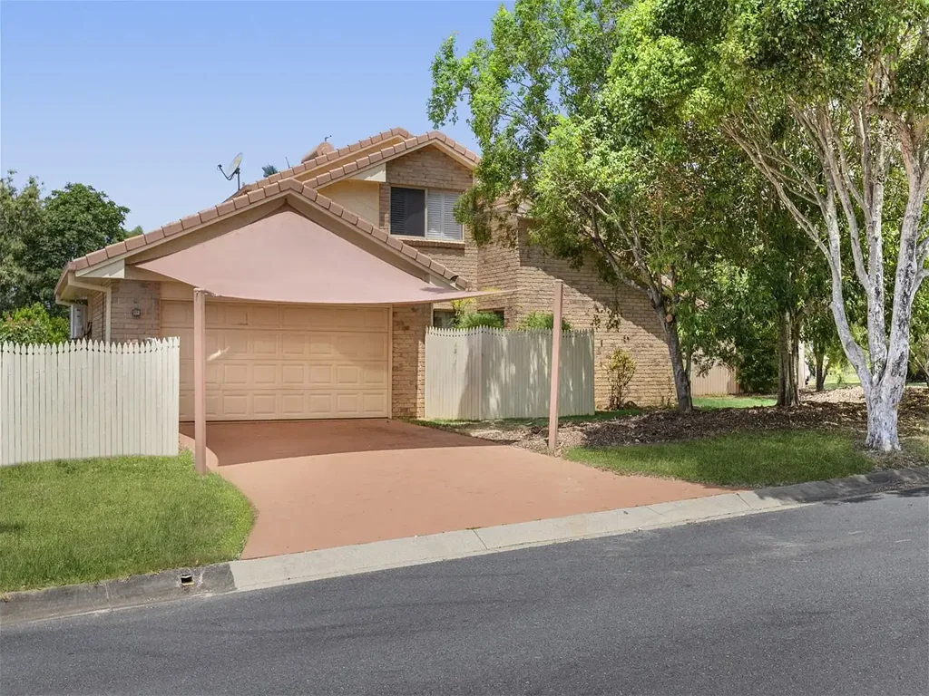 Modern Family Living with Solar & Battery - Mansfield State High School Catchment
