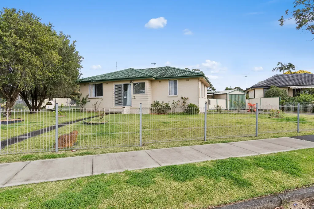 Koonawarra 3Kwarto Brick Home on Spacious Corner Block with Accessible Features