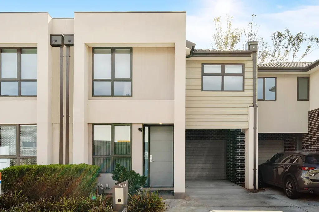 Reservoir 4 Slaapkamer Spacious Modern Townhouse in the Heart of Reservoir's North Star Precinct