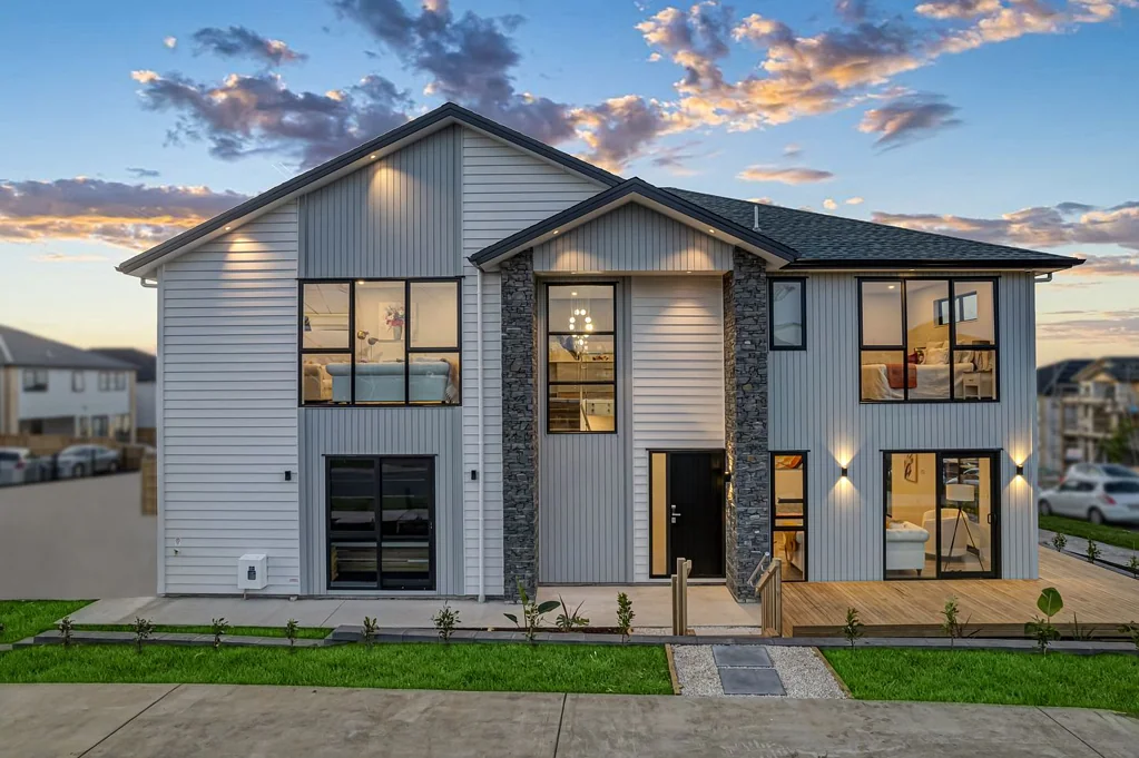 Flat Bush 7房  Spacious Corner Home | 5 En-Suites | Motivated Seller