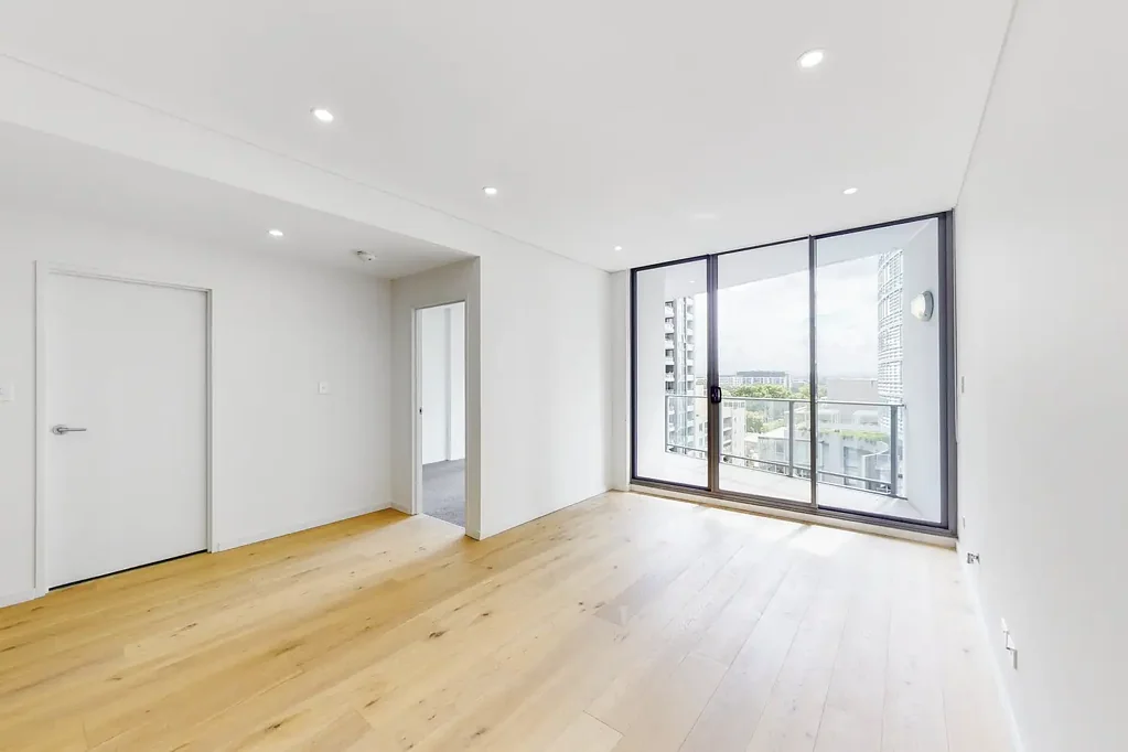 Ultra Convenient Top Level One Bedroom + Study