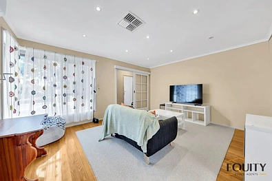 ਰਹਿਣ ਵਾਲਾ ਕਮਰਾ - 24 Sandra Street, Kings Park, VIC 3021