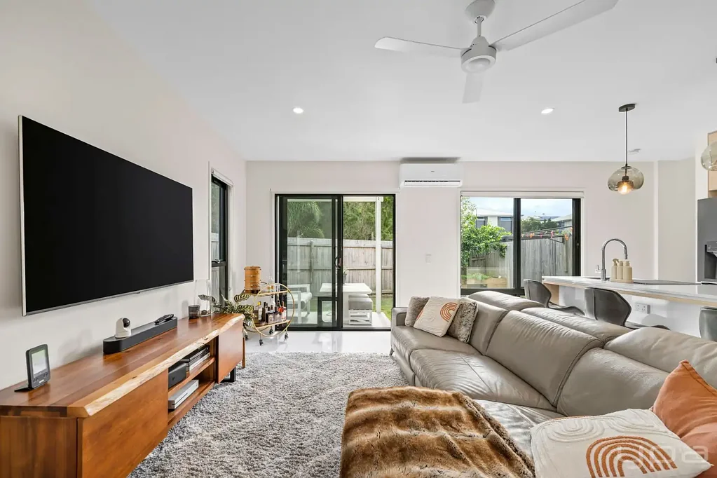 Pimpama 4房  Stylish Corner Townhouse with House-Like Appeal in Sought-After Gawthern Residences