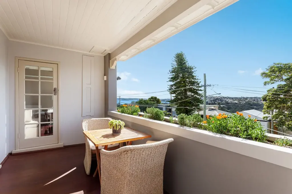 "SIMPLY STUNNING!" GRAND GARDEN APARTMENT ENJOYS IDEAL N/E ASPECT, HARBOUR VIEWS, NO COMMON WALLS + HUGE TERRACE GARDEN.