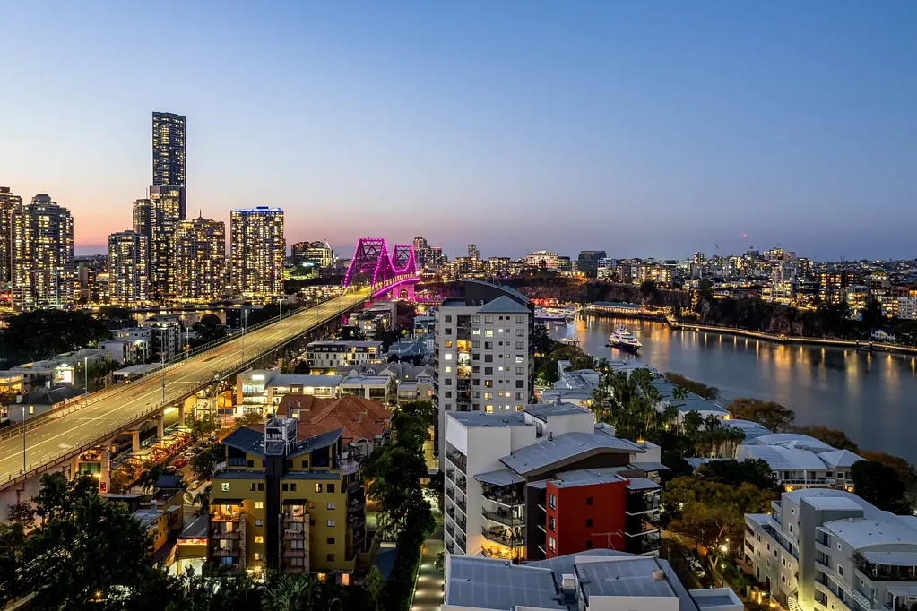 Kangaroo Point 3 Slaapkamer Rare Top-Floor Residence | Iconic Brisbane Views | Three-Car Accommodation