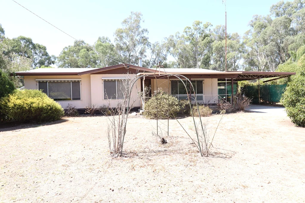 Cohuna 3 Bedroom 3 Bedroom Home Overlooking Golf Course