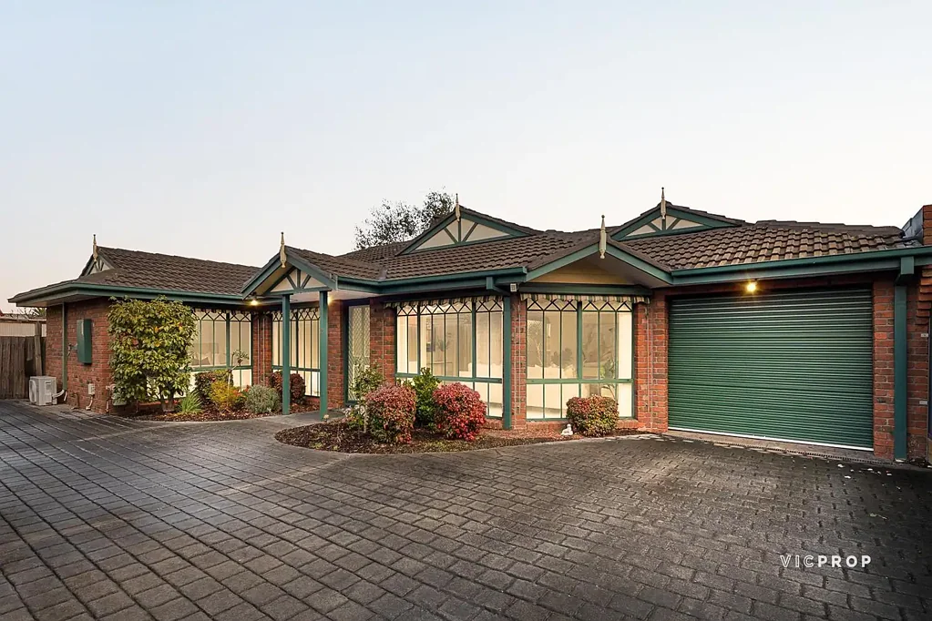 2/11 Bradley Drive, Mill Park, VIC 3082