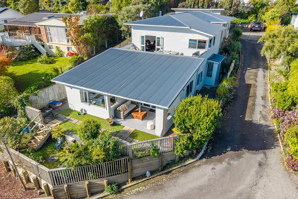 Waikanae 5房  Home & Income with Spectacular Views