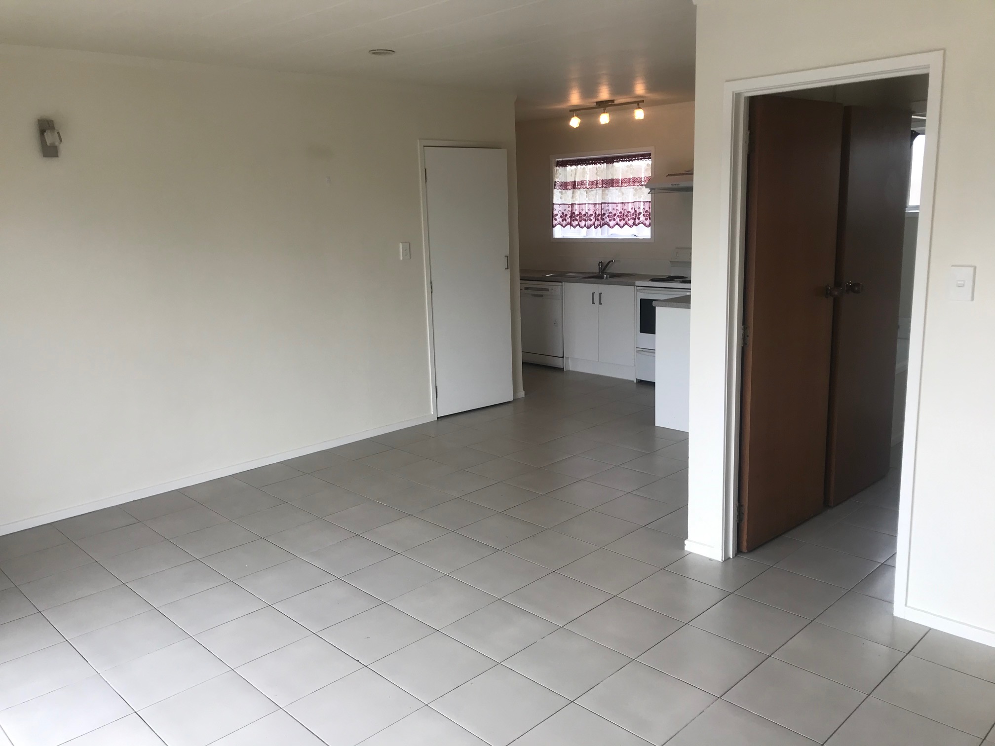 1/104 View Road, Sunnyvale, Auckland - Waitakere, 2 ห้องนอน, 1 ห้องน้ำ