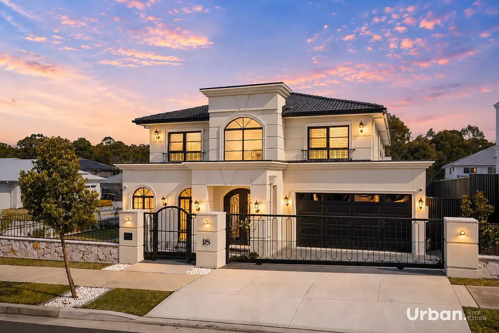 Glenmore Park 4Zimmer Timeless Elegance. Modern Luxury. Offers Invited.