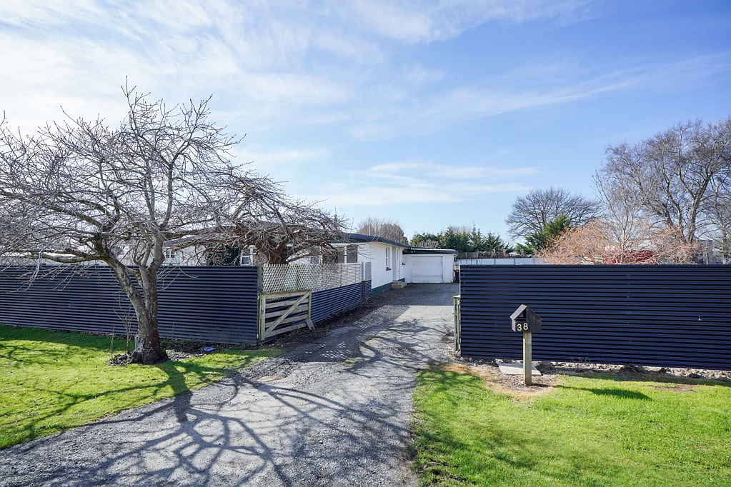 Otautau 4 Bedroom Impressive on Queen - A Must-See