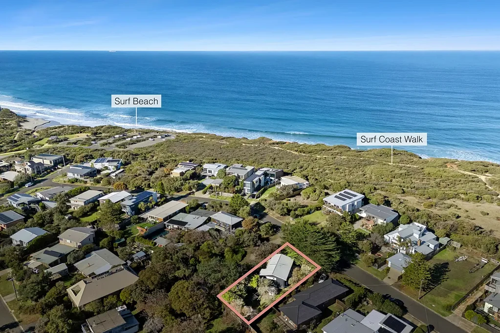 Jan Juc 2 Bedroom Charming Beach House, Prized Position