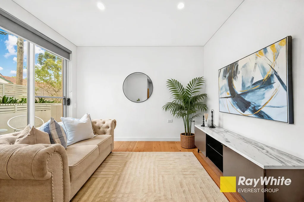Epping 1कमरा Modern Ground Floor Apartment with Easy Level Access & Green Outlook - Walk to Metro & Top Schools