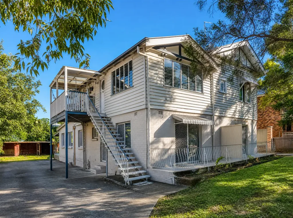 Character Apartment in Convenient Inner-South Location