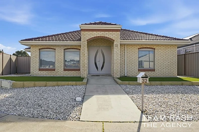 Aubin Grove 4chambre Exceptional Family Living with Solar, Battery Storage & Caravan Parking