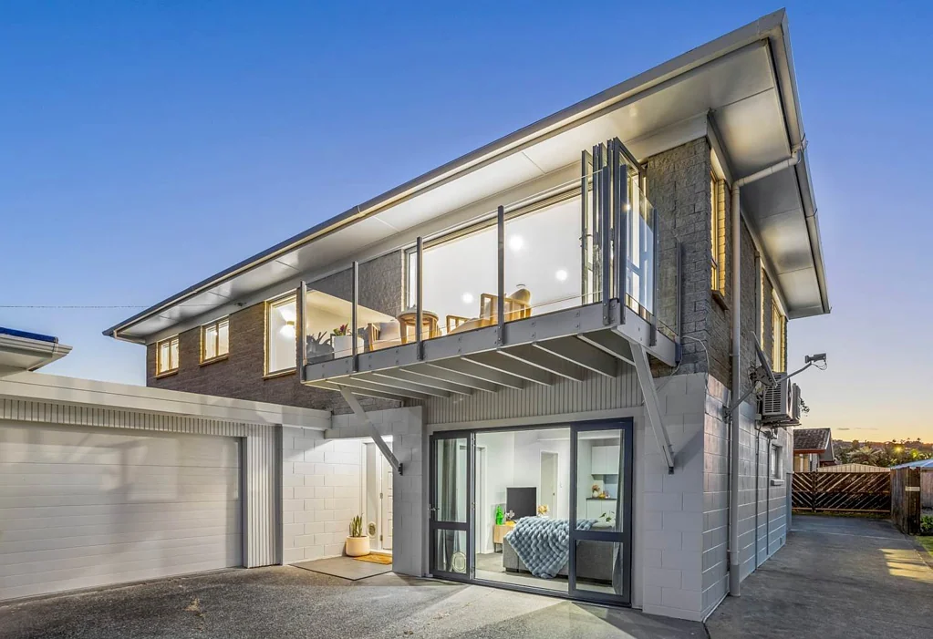 Coastal Living in Orewa!