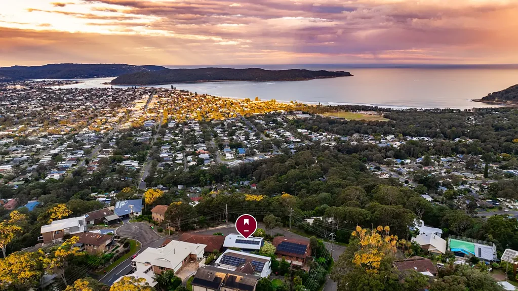Umina Beach 3房  Idyllic Lifestyle Retreat with Sweeping Coastal Views.