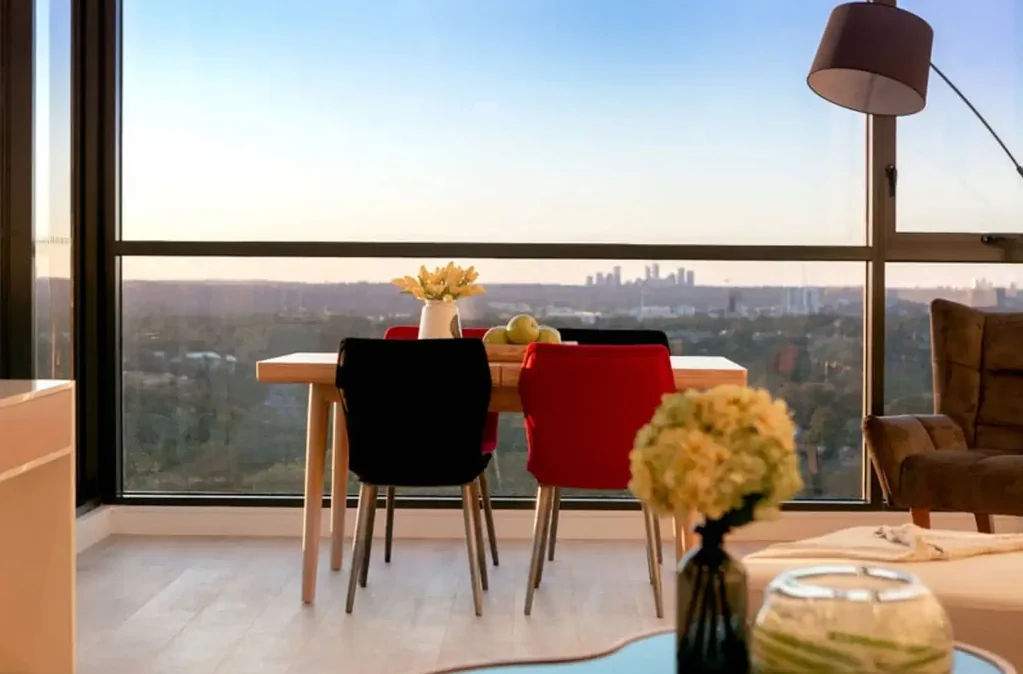 LEVEL 21 - TOP FLOOR - NORTH-FACING, DISTRICT VIEWS,