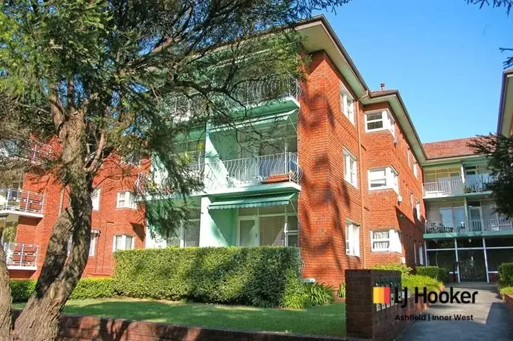 Well Presented 2 Bedroom Apartment