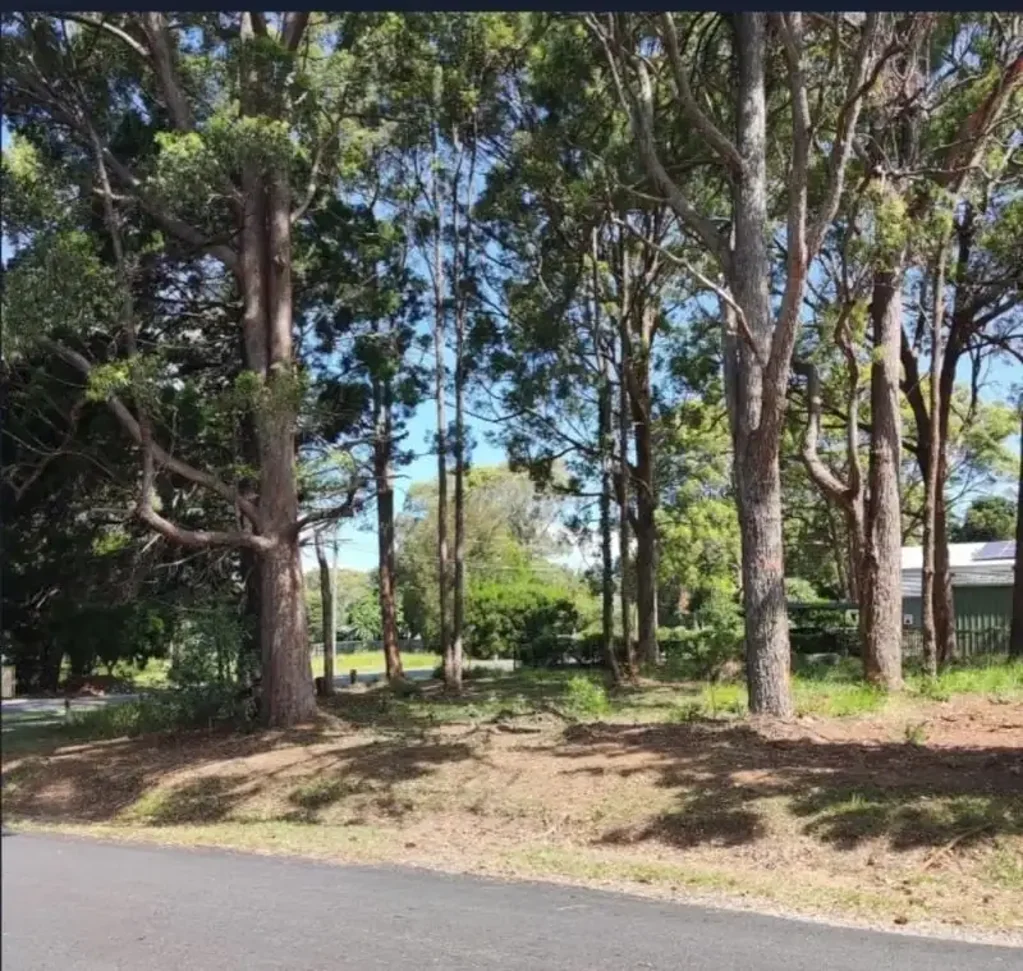 Macleay Island 拐角地块627平米 中心位置 步行便利 壮丽日落 热门地段 卓越价值 Prime Corner Block in Great Central Location - 627m² Macleay Island