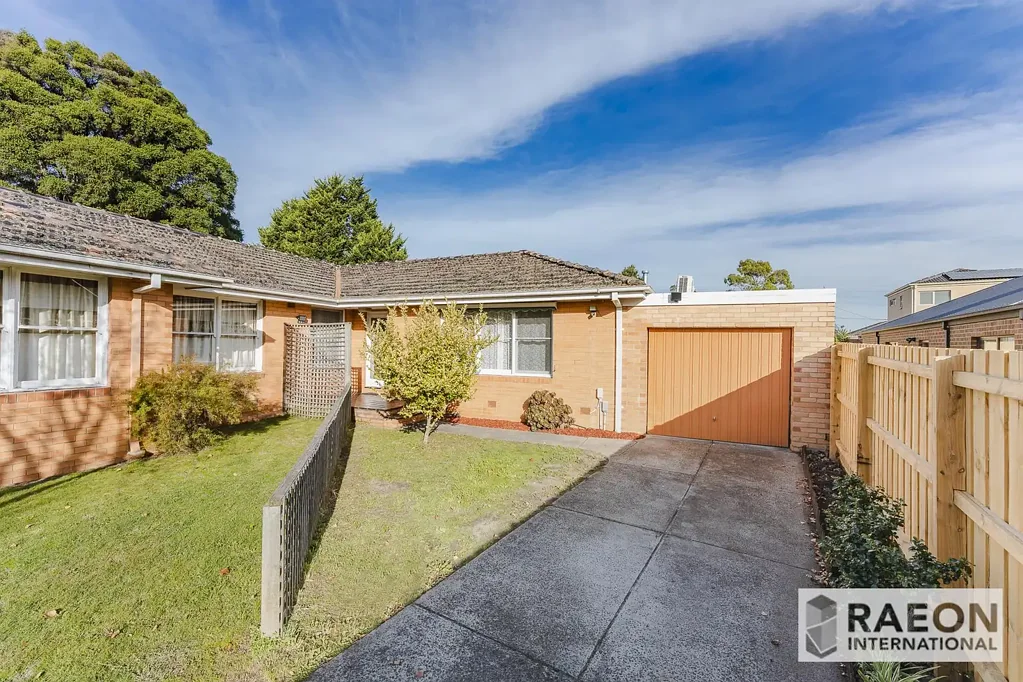 Stylish Low-Maintenance Home in the East Doncaster Secondary College zone!