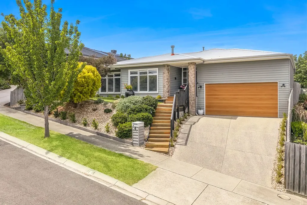 4 Hill Park Place, Highton, VIC 3216