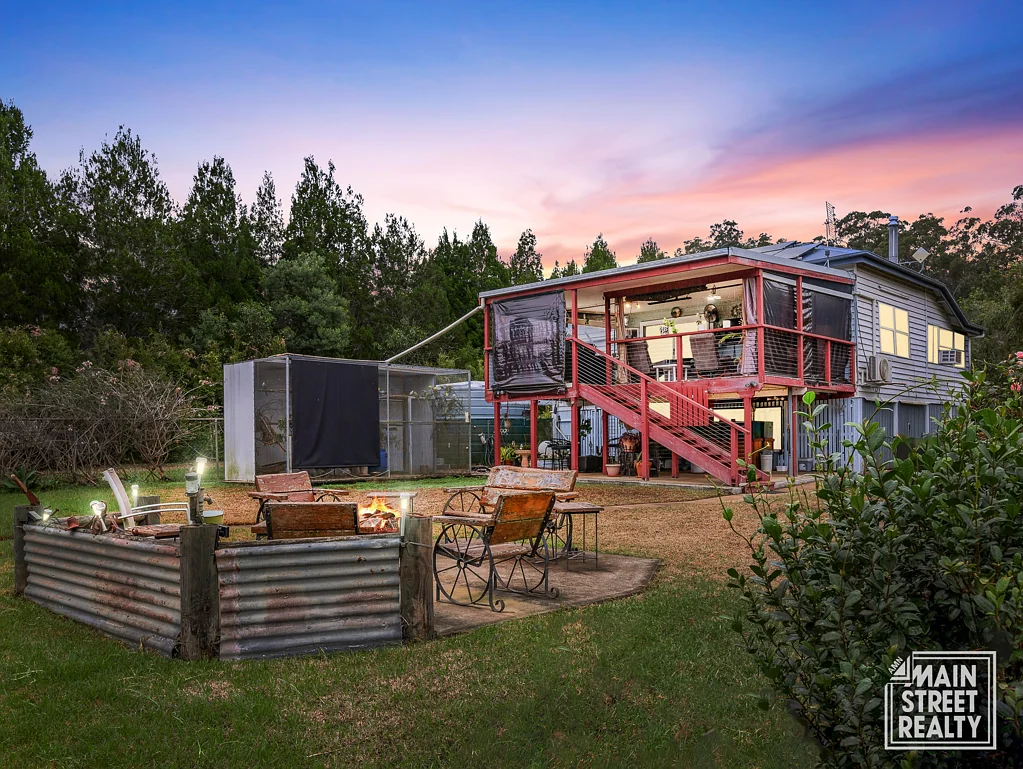 Blackbutt South 2房  Charming Queensland-Style Home with Expansive Shed on 6.35 acres
