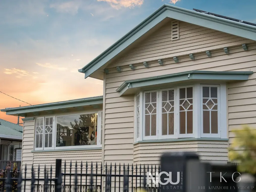 Silkstone 2침실 RENOVATED 1930S CHARM WITH 6x6m POWERED SHED, SOLAR & BATTERY!