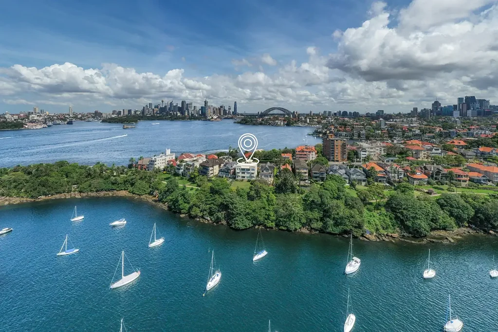 Cremorne Point 2ห้องนอน Spacious residence in exclusive enclave with Harbour Views