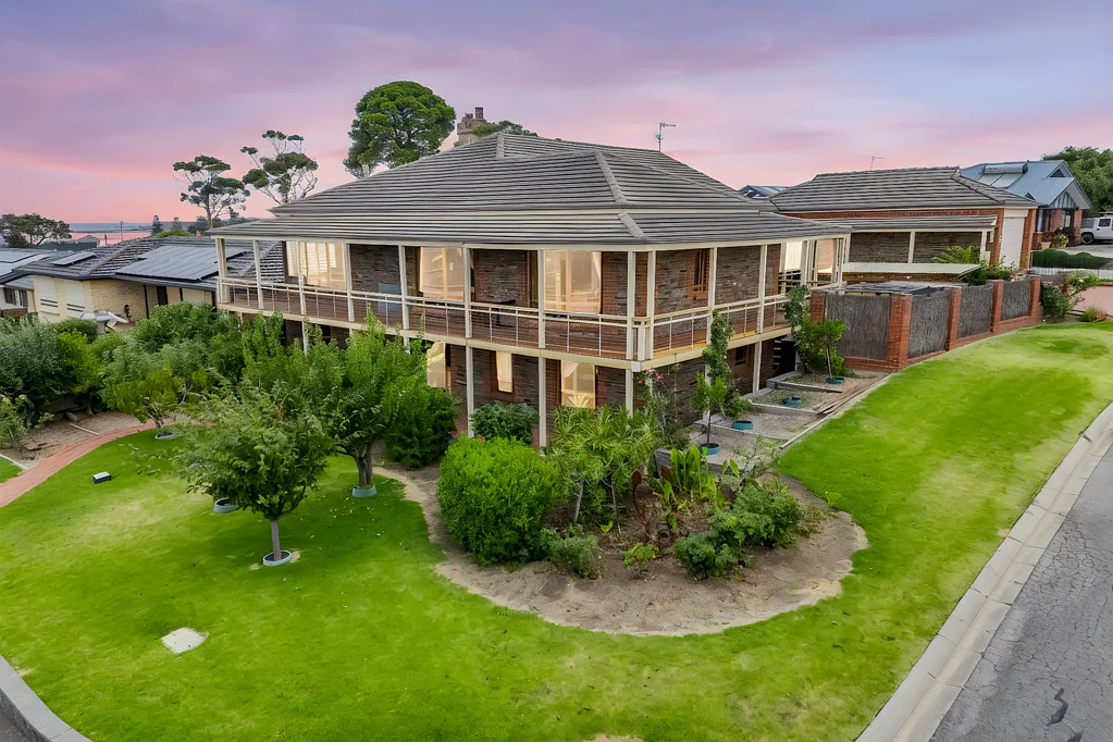39 Renown Avenue, Victor Harbor, SA 5211